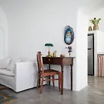 Castellana Cycladic House Pýrgos